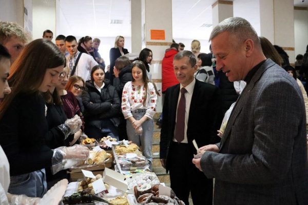 Благодійний ярмарок “Сила в єднанні”