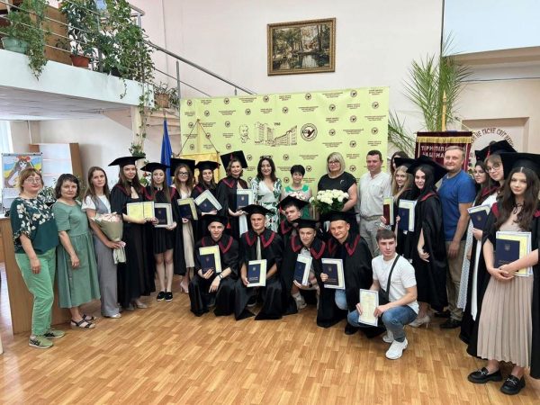 Урочисте вручення дипломів випускникам-бакалаврам 2025