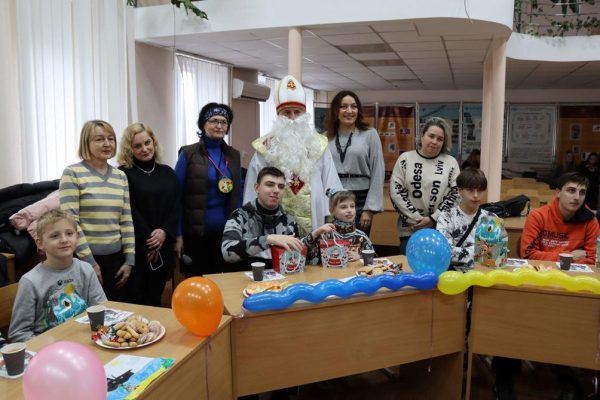 Помічники святого Миколая дітям