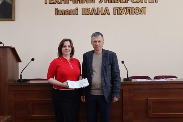 Вітаємо з отриманням атестата доцента!